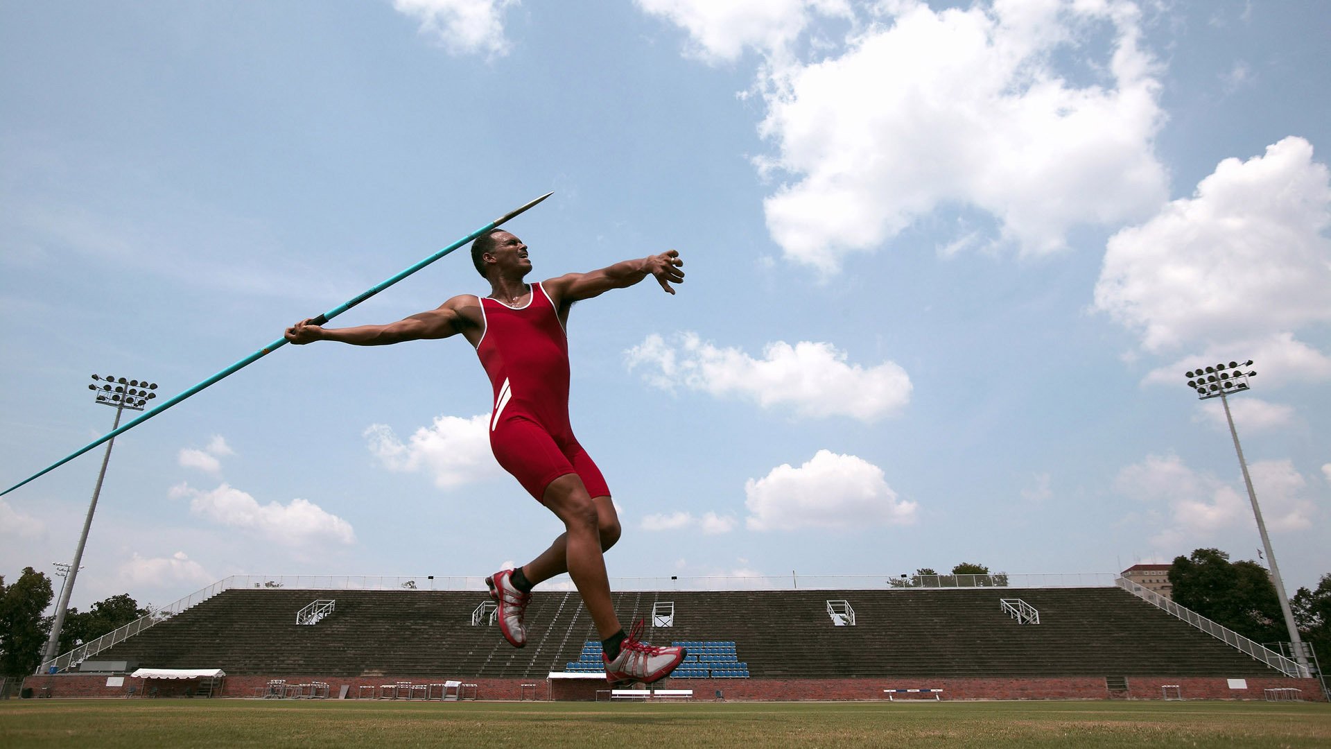 足球城市马拉松结合，体育氛围浓厚，城市马拉松意义何在